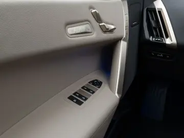 BMW IX xD50  Sport 360 DAB H K Laser Komfort ACC 22