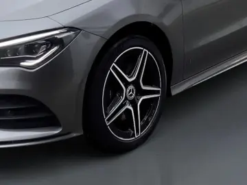 MERCEDES-BENZ CLA 250 e Coupé AMG MBUX PANO MBEAM AM…