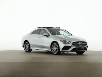 MERCEDES-BENZ CLA 250 e AMG MBUX Pano Distronic Kamera LED