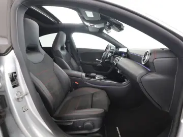 MERCEDES-BENZ CLA 250 e AMG MBUX Pano Distronic Kamera LED
