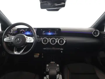 MERCEDES-BENZ CLA 250 e AMG MBUX Pano Distronic Kamera LED