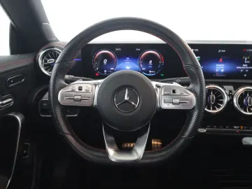 MERCEDES-BENZ CLA 250 e AMG MBUX Pano Distronic Kamera LED