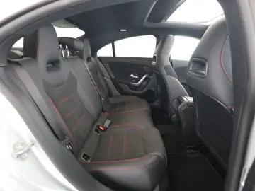 MERCEDES-BENZ CLA 250 e AMG MBUX Pano Distronic Kamera LED
