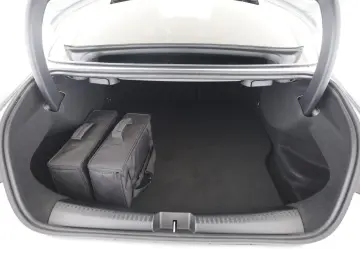 MERCEDES-BENZ CLA 250 e AMG MBUX Pano Distronic Kamera LED