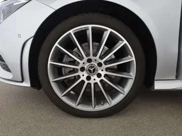 MERCEDES-BENZ CLA 250 e AMG MBUX Pano Distronic Kamera LED