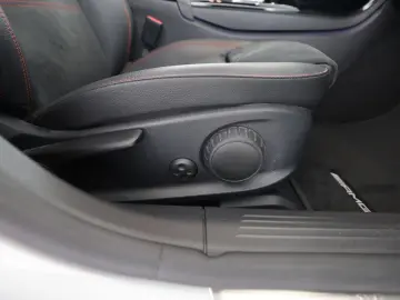MERCEDES-BENZ CLA 250 e AMG MBUX Pano Distronic Kamera LED
