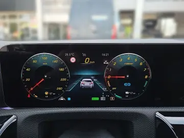 MERCEDES-BENZ CLA 250 e Coupé AMG Night Ambi MBUX AR CarPlay