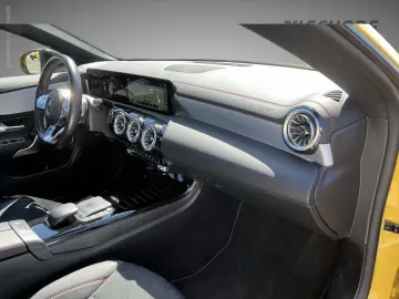 MERCEDES-BENZ CLA 250 e Coupé AMG Line Multib Pano D…