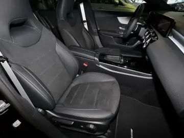 MERCEDES-BENZ CLA 200 Coupé AMG MBUX 360  M-LED Pano…