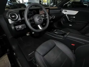 MERCEDES-BENZ CLA 200 Coupé AMG MBUX 360  M-LED Pano…