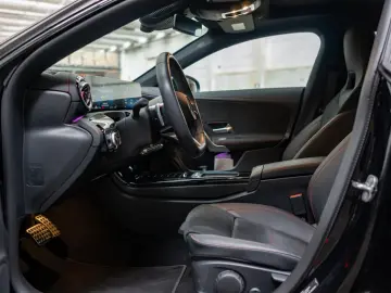 MERCEDES-BENZ CLA 180 Coupé AMG Sport Advanced  LED …