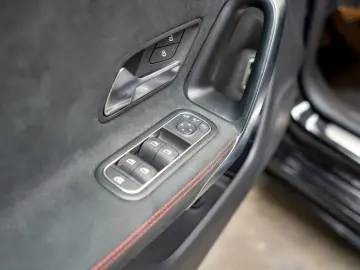 MERCEDES-BENZ CLA 180 Coupé AMG Sport Advanced  LED …