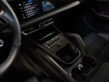 Porsche Cayenne E-Hybrid Coupe Black Edition