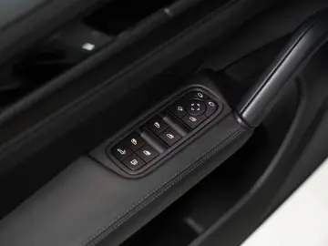 Porsche Cayenne E-Hybrid Coupe Black Edition