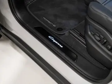 Porsche Cayenne E-Hybrid Coupe Black Edition