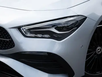 MERCEDES-BENZ CLA 200 AMG-Sport Pano Burm Night Keyl…