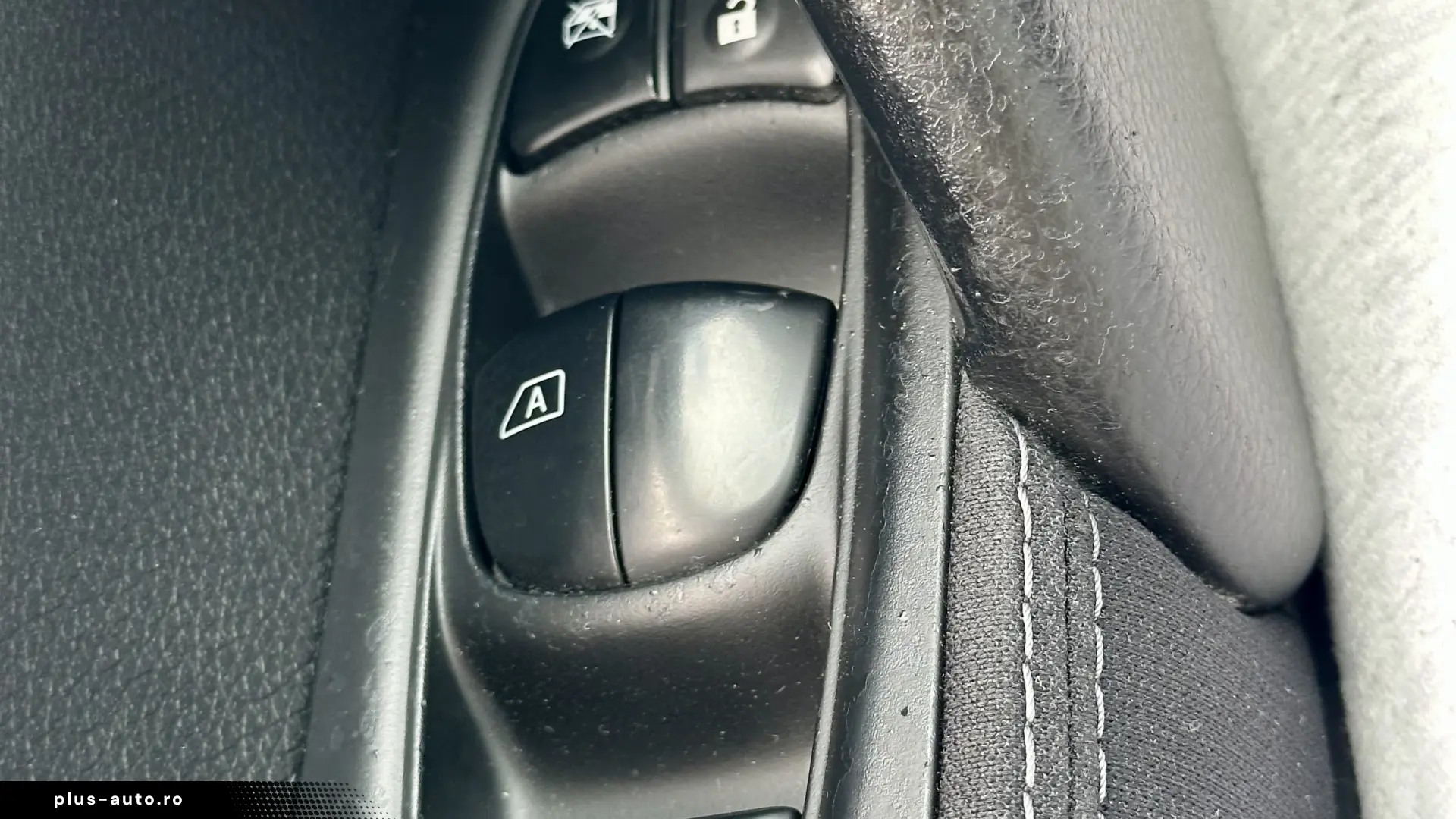 Nissan Qashqai Carte service Carlig Rate Garantie