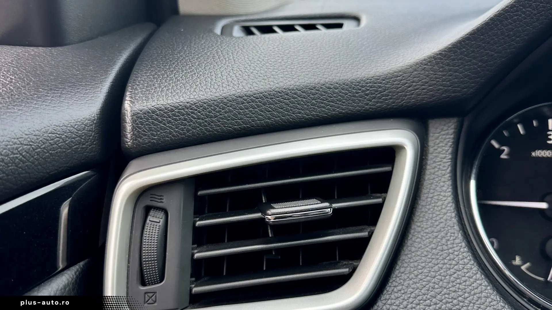 Nissan Qashqai Carte service Carlig Rate Garantie
