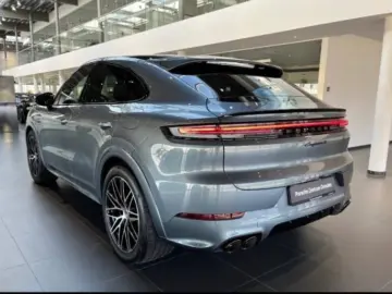 Porsche Cayenne S E-Hybrid Coupe Black Edition Head-Up