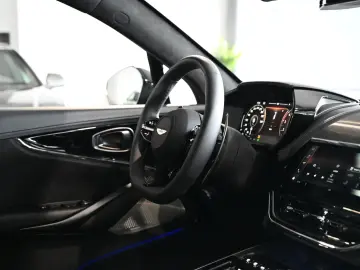 Aston Martin DBX S Malachite Green Bowers&Wilkins