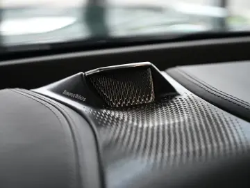 Aston Martin DBX S Malachite Green Bowers&Wilkins