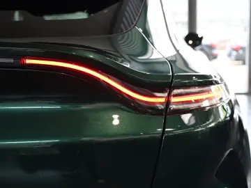 Aston Martin DBX S Malachite Green Bowers&Wilkins