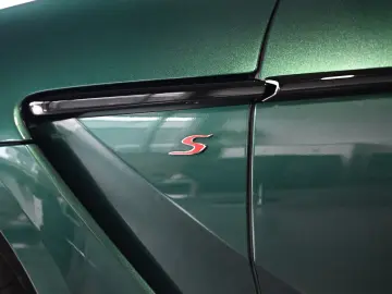 Aston Martin DBX S Malachite Green Bowers&Wilkins