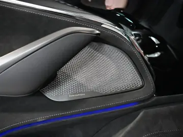 Aston Martin DBX S Malachite Green Bowers&Wilkins