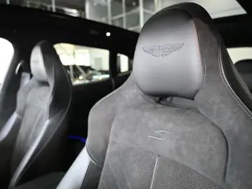 Aston Martin DBX S Malachite Green Bowers&Wilkins