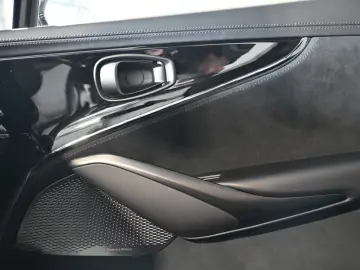 Aston Martin DBX S Malachite Green Bowers&Wilkins