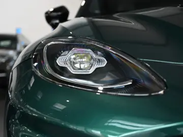 Aston Martin DBX S Malachite Green Bowers&Wilkins