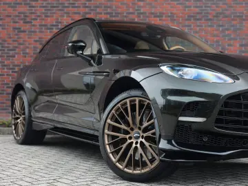 Aston Martin DBX 707   Minotaur Green - Copper Tan