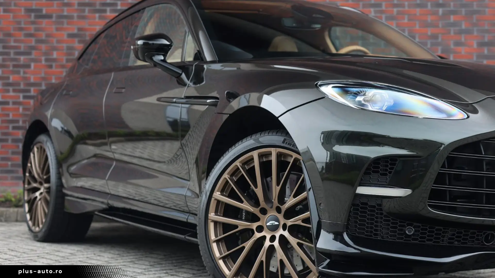 Aston Martin DBX 707   Minotaur Green - Copper Tan