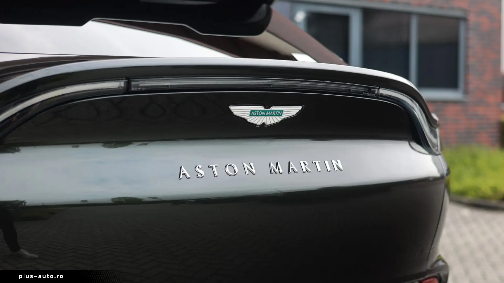 Aston Martin DBX 707   Minotaur Green - Copper Tan