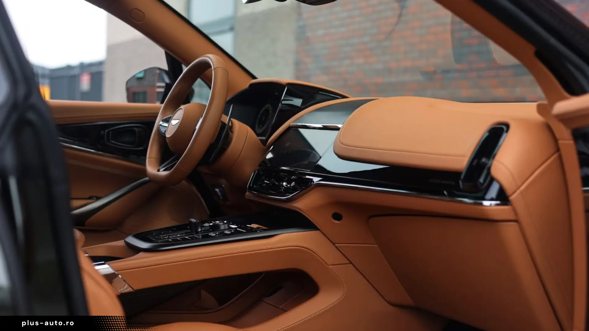Aston Martin DBX 707   Minotaur Green - Copper Tan