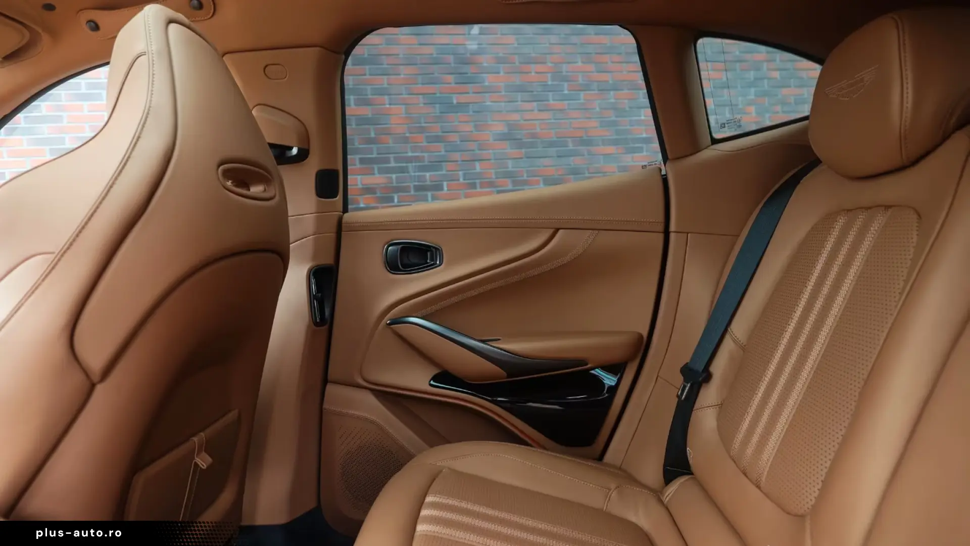 Aston Martin DBX 707   Minotaur Green - Copper Tan