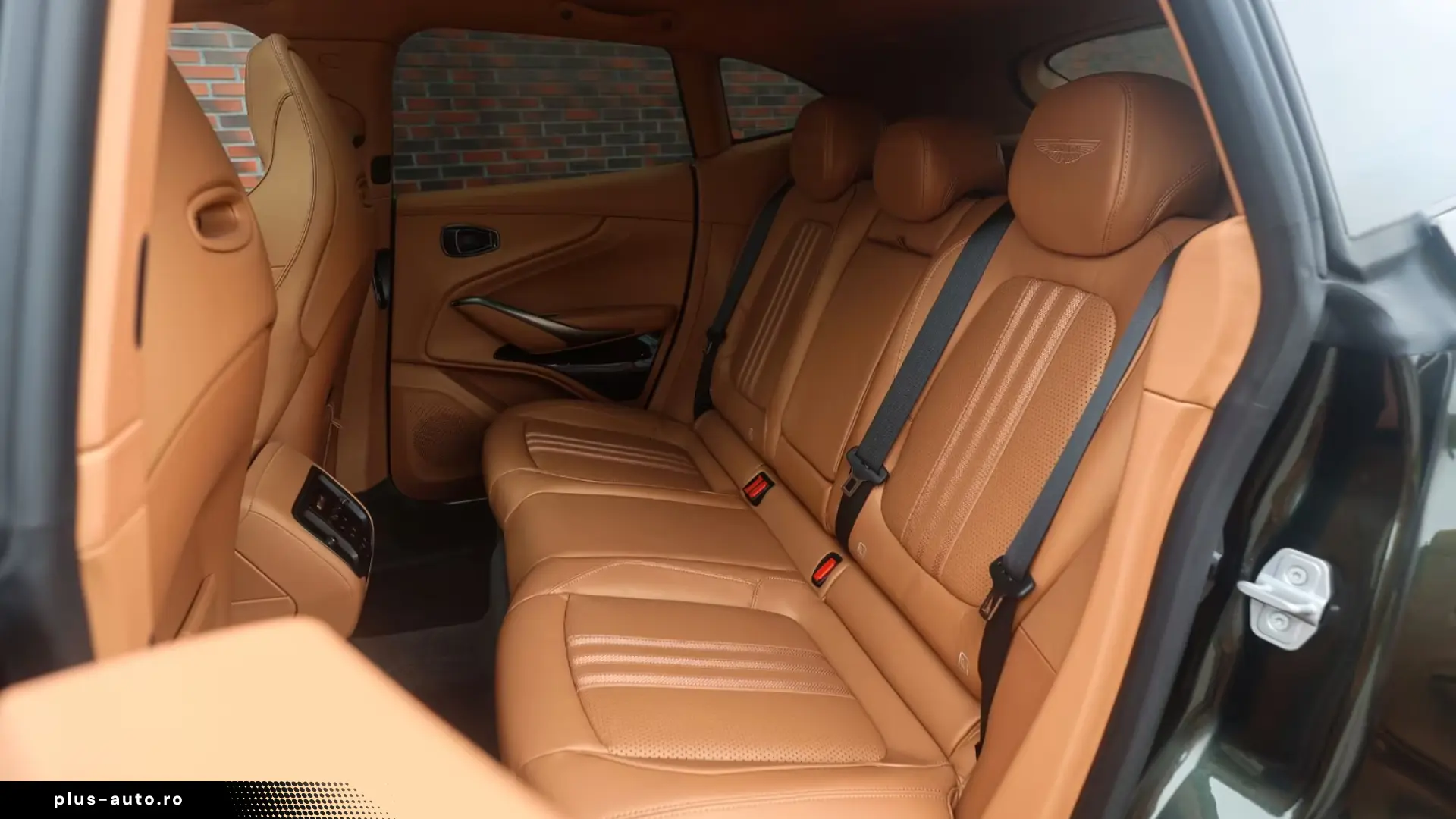 Aston Martin DBX 707   Minotaur Green - Copper Tan