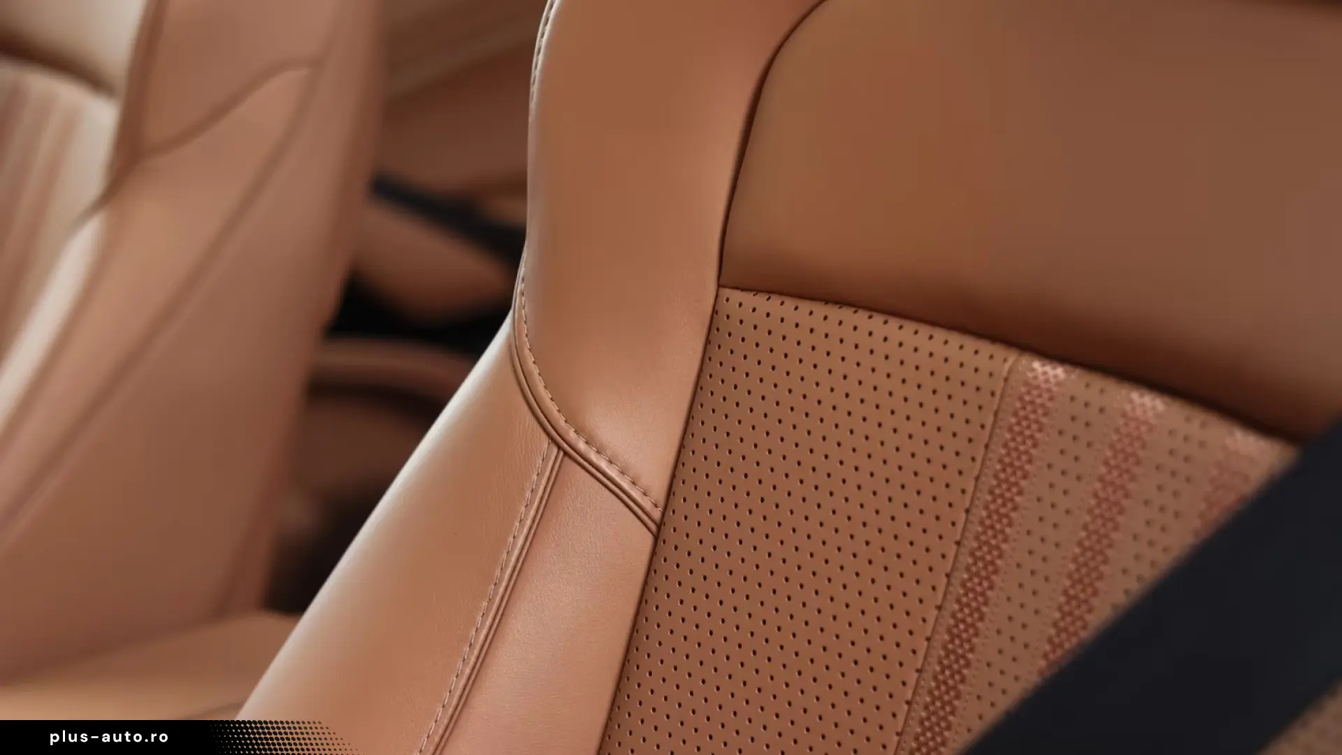 Aston Martin DBX 707   Minotaur Green - Copper Tan
