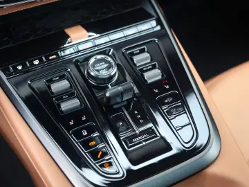 Aston Martin DBX 707   Minotaur Green - Copper Tan