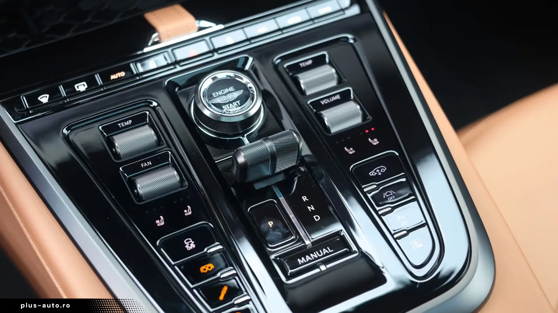 Aston Martin DBX 707   Minotaur Green - Copper Tan