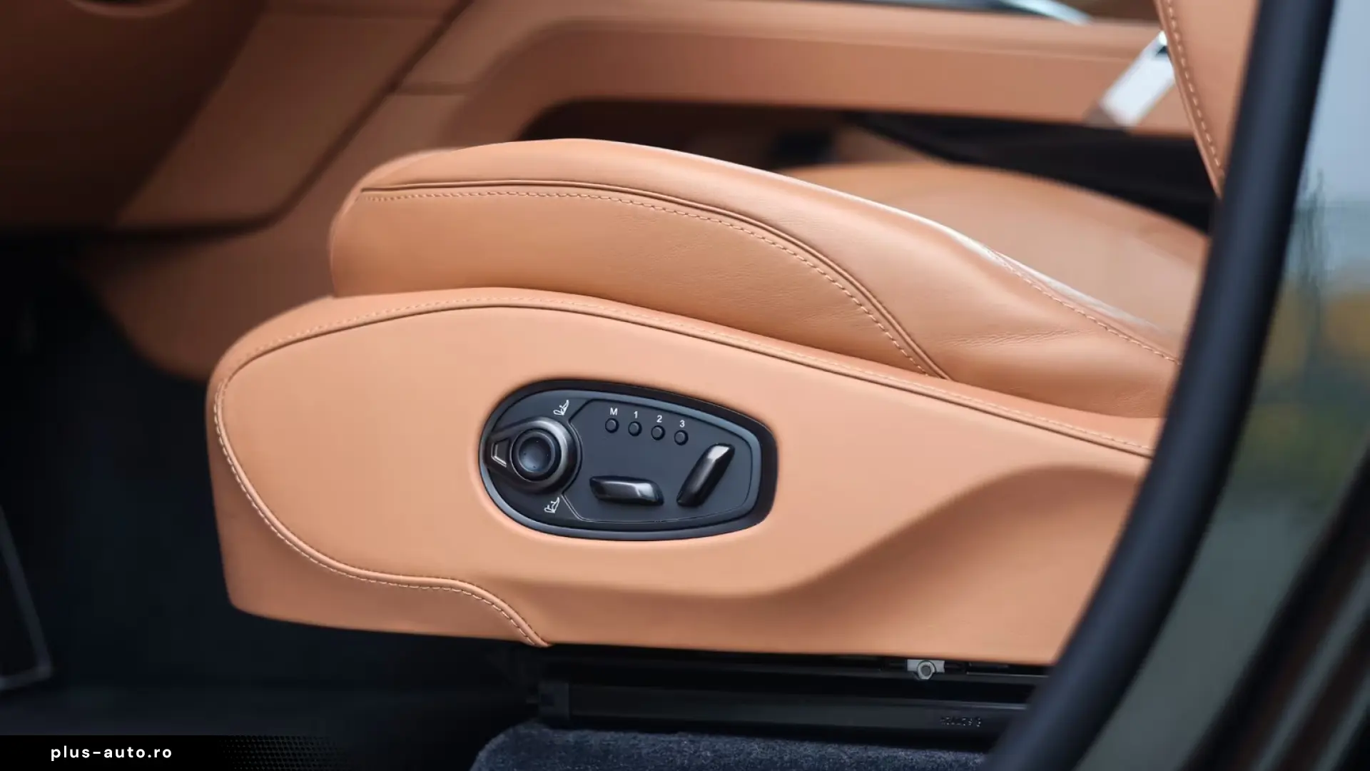 Aston Martin DBX 707   Minotaur Green - Copper Tan