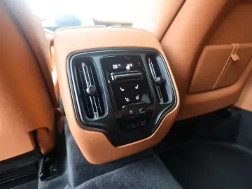 Aston Martin DBX 707   Minotaur Green - Copper Tan
