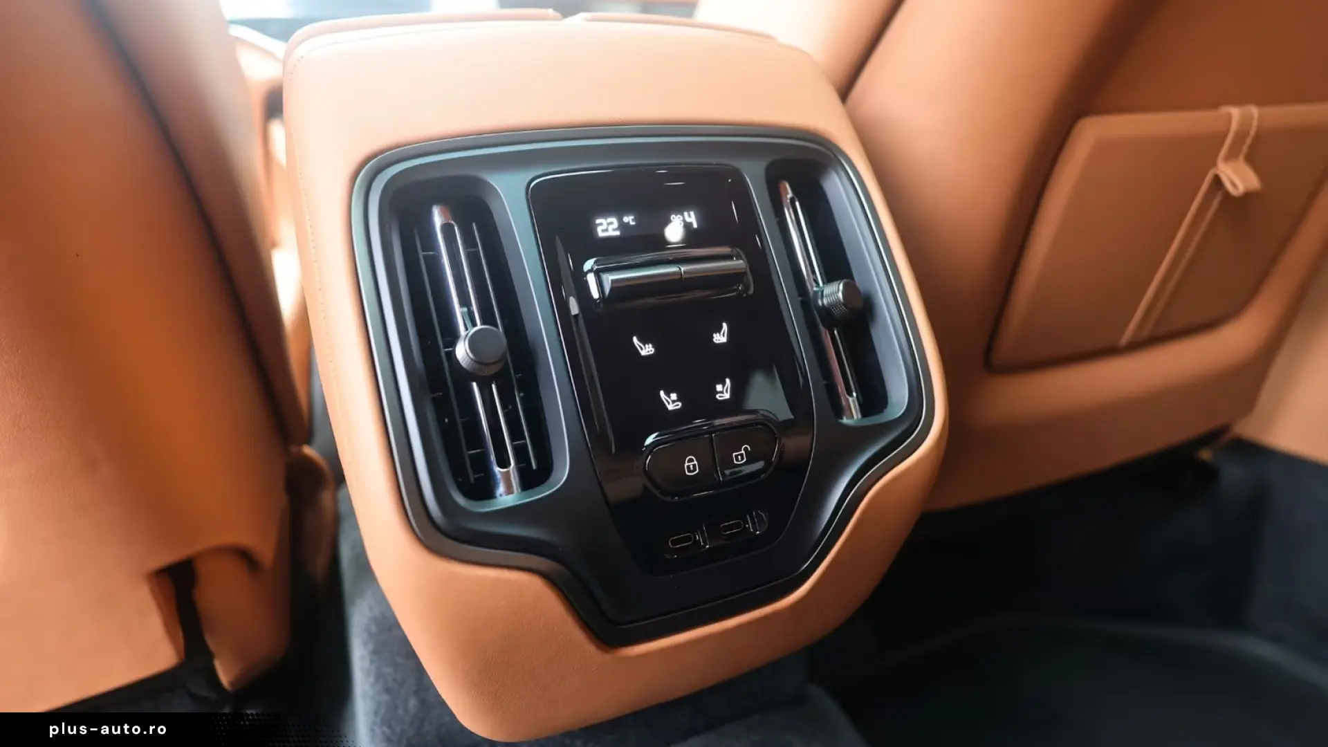 Aston Martin DBX 707   Minotaur Green - Copper Tan
