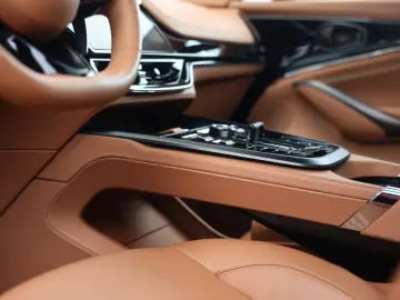 Aston Martin DBX 707   Minotaur Green - Copper Tan