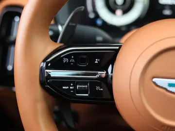 Aston Martin DBX 707   Minotaur Green - Copper Tan