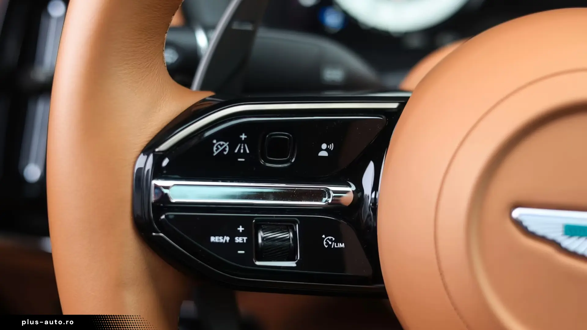 Aston Martin DBX 707   Minotaur Green - Copper Tan