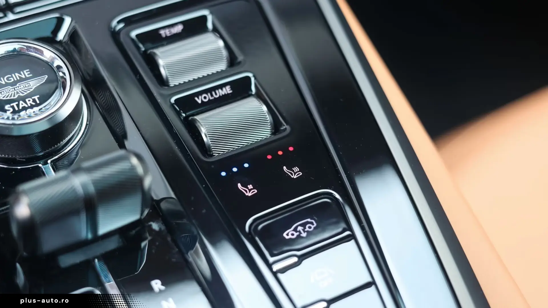 Aston Martin DBX 707   Minotaur Green - Copper Tan