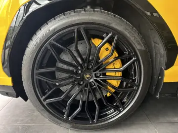 Lamborghini Urus SE NOU