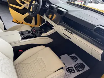 Lamborghini Urus SE NOU