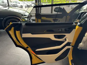 Lamborghini Urus SE NOU
